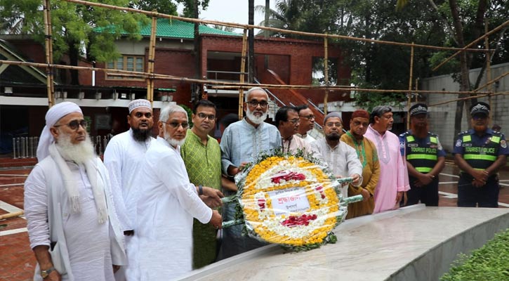 বঙ্গবন্ধুর সমাধিতে আইএসইউ উপাচার্যের শ্রদ্ধা