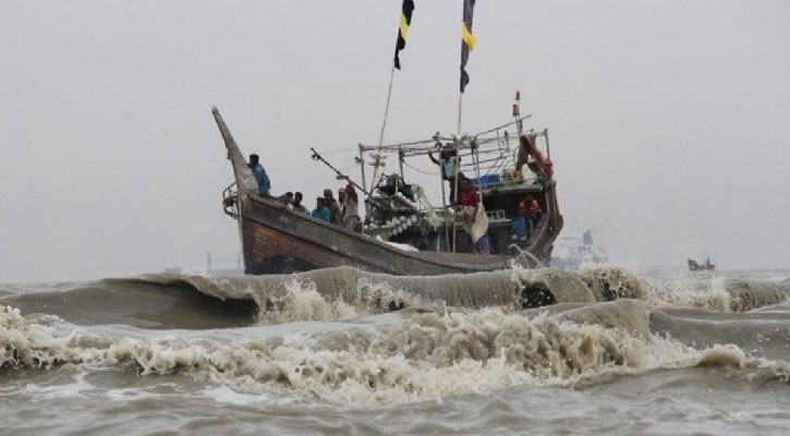 লঘুচাপে উত্তাল সাগর, জেলেদের উপকূলে ফিরতে সতর্কতা