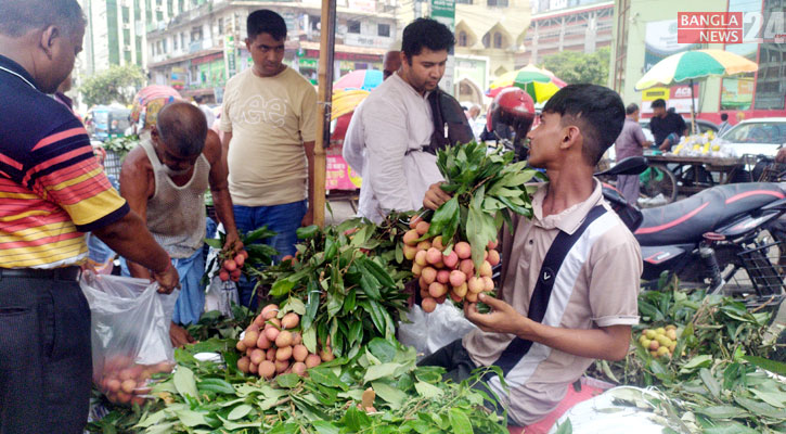 ফলন কম হওয়ায় লিচুর দামে ‘আগুন’