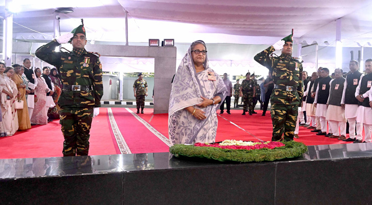 ৬ দফা দিবসে বঙ্গবন্ধুর প্রতিকৃতিতে প্রধানমন্ত্রীর শ্রদ্ধা