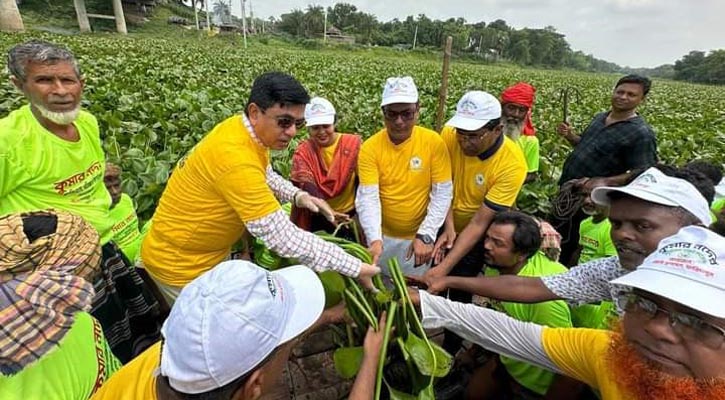 ফরিদপুরে কুমার নদের কচুরিপানা অপসারণের উদ্যোগ