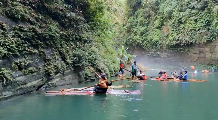 প্লাস্টিক দূষণে ঝুঁকিতে পাহাড়ি নদী