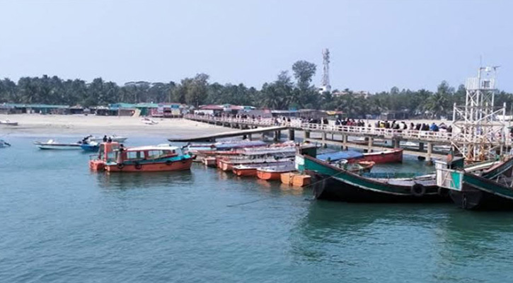 বিকল্প পথে টেকনাফ-সেন্টমার্টিন নৌযান চলাচল শুরু