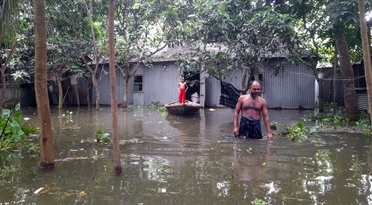 যমুনায় ধীরগতিতে কমছে 
পানি, সিরাজগঞ্জে দুর্গত ৯০ হাজার মানুষ