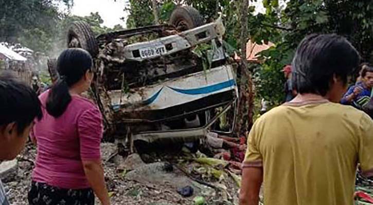 ফিলিপাইনে বাস-পিকআপের সংঘর্ষে একই পরিবারের ১১ জন নিহত