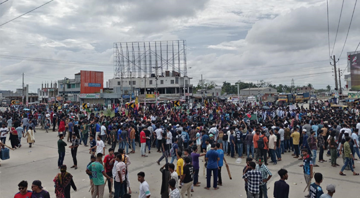 শিক্ষার্থীদের আন্দোলনে উত্তাল খুলনা