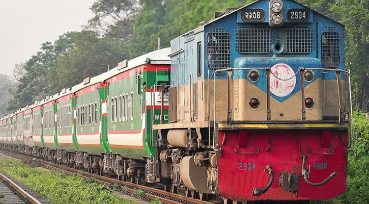 মহাখালীতে রেললাইন অবরোধ, ঢাকার সঙ্গে যোগাযোগ বিচ্ছিন্ন