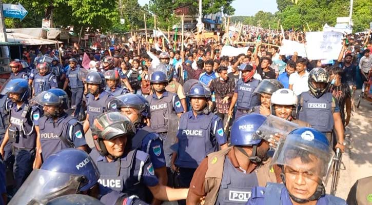 ঝিনাইদহে আন্দোলনকারীদের সঙ্গে পুলিশের সংঘর্ষ 