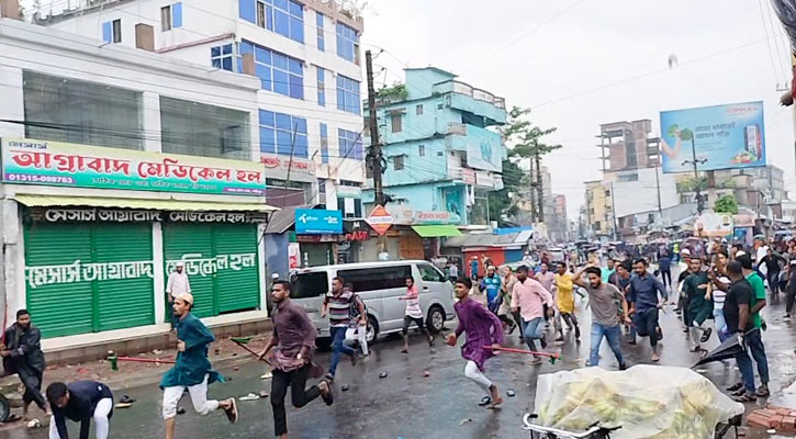 লক্ষ্মীপুরে আন্দোলনকারীদের সঙ্গে যুবলীগ-ছাত্রলীগের ধাওয়া-পাল্টা ধাওয়া, আহত ১০