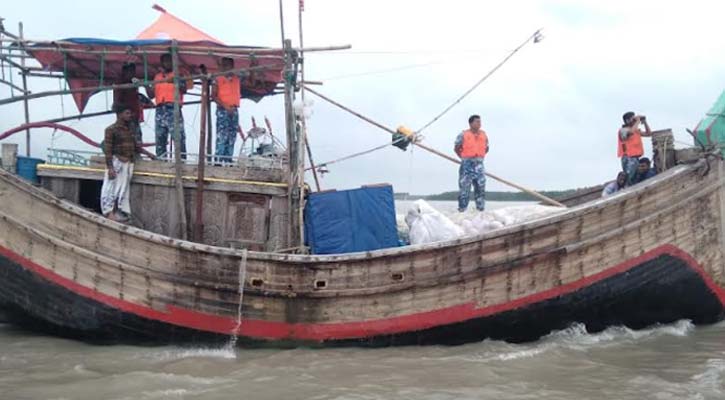 ভোলায় ১৩ জেলে নিয়ে ট্রলারডুবি, নিখোঁজ ৮