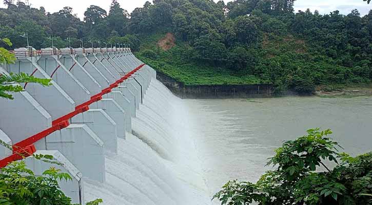 বিপৎসীমায় কাপ্তাই হ্রদের পানি, আবারও খোলা হলো ১৬ জলকপাট