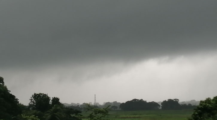 বৈরী আবহাওয়া: বিদ্যুৎ বিচ্ছিন্ন মাদারীপুরের অধিকাংশ এলাকা