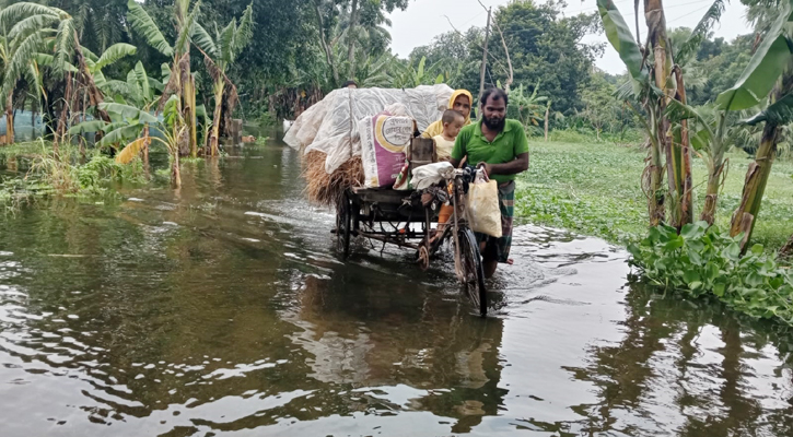 সাতক্ষীরায় খাওয়ার পানির সংকট, ভিটে ছাড়ছেন মানুষ 