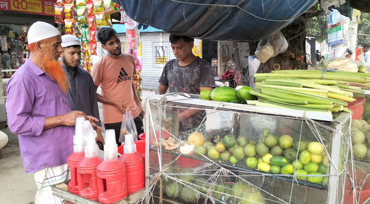 বগুড়ায় লেবুর পিনিকের পর কলার ‘কাগনা’ মাখা ভাইরাল