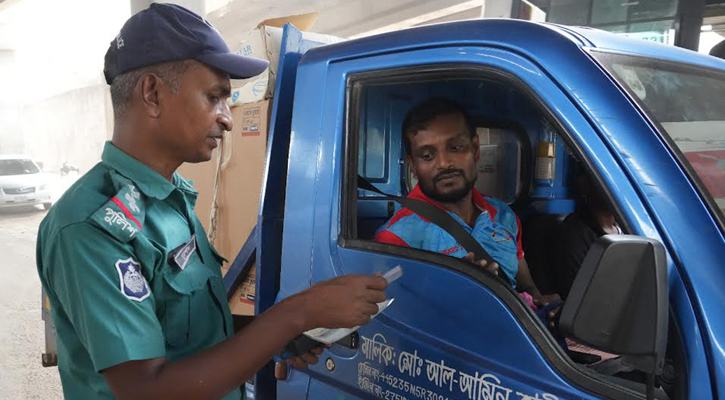 ট্রাফিক আইন লঙ্ঘন: একদিনে ডিএমপির ১৯২৯ মামলা