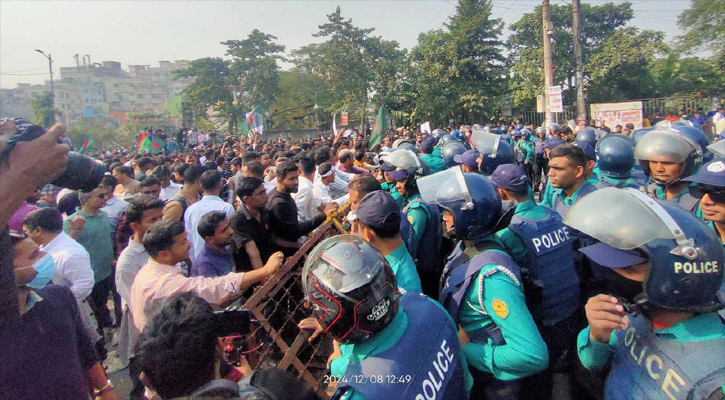 ভারতীয় হাইকমিশন অভিমুখে পদযাত্রা রামপুরা ব্রিজে আটকাল পুলিশ