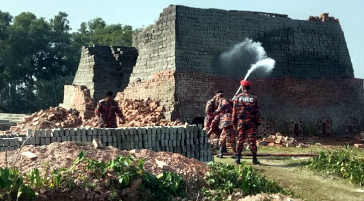 ঝালকাঠিতে অবৈধ ইট ধ্বংস, ৩ লাখ টাকা জরিমানা