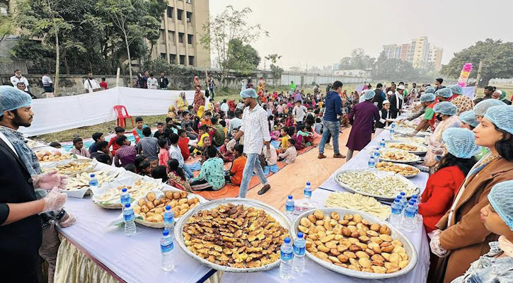 সুবিধাবঞ্চিতদের নিয়ে খুলনায় পিঠা উৎসব