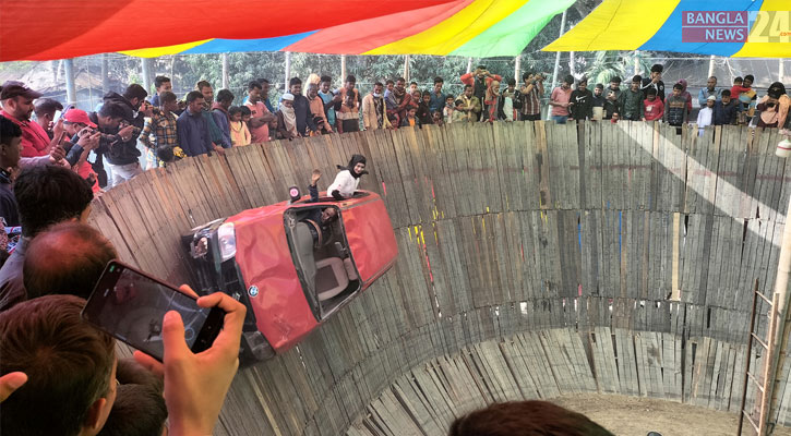 মেলায় মোটরসাইকেল ও গাড়ি চালিয়ে দৃষ্টি কাড়ছেন নওশাদরা!