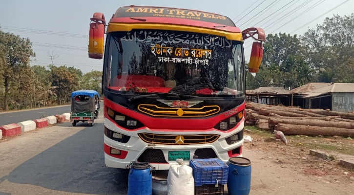 চলন্ত বাসে ডাকাতি ও ‘শ্লীলতাহানি’র তিন দিন পর মামলা