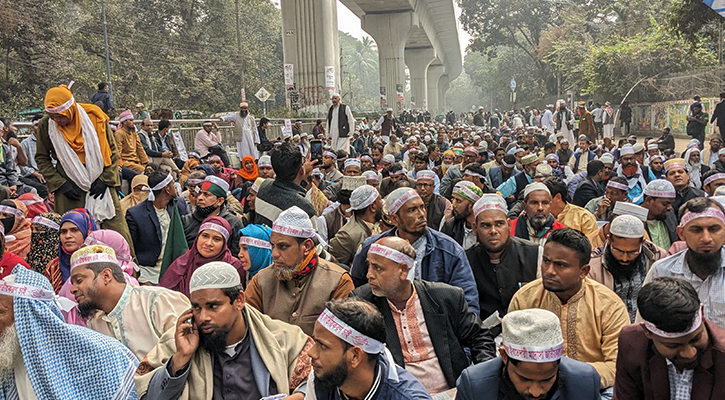 ইবতেদায়ি শিক্ষকদের ফাইলে সই করে গেলেন ওয়াহিদউদ্দিন মাহমুদ